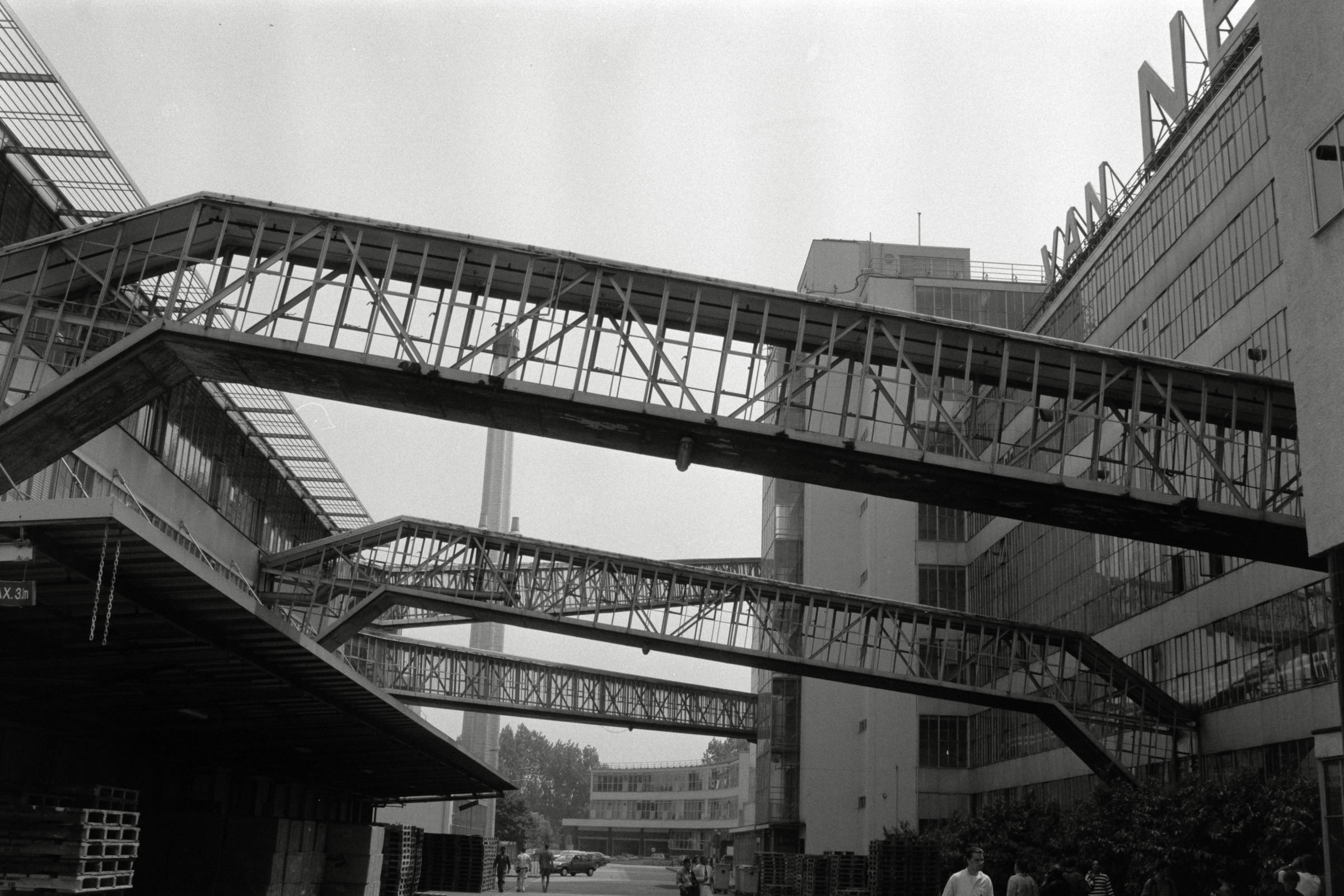 AHP F1992 06 004 sc250507 img03 NLP